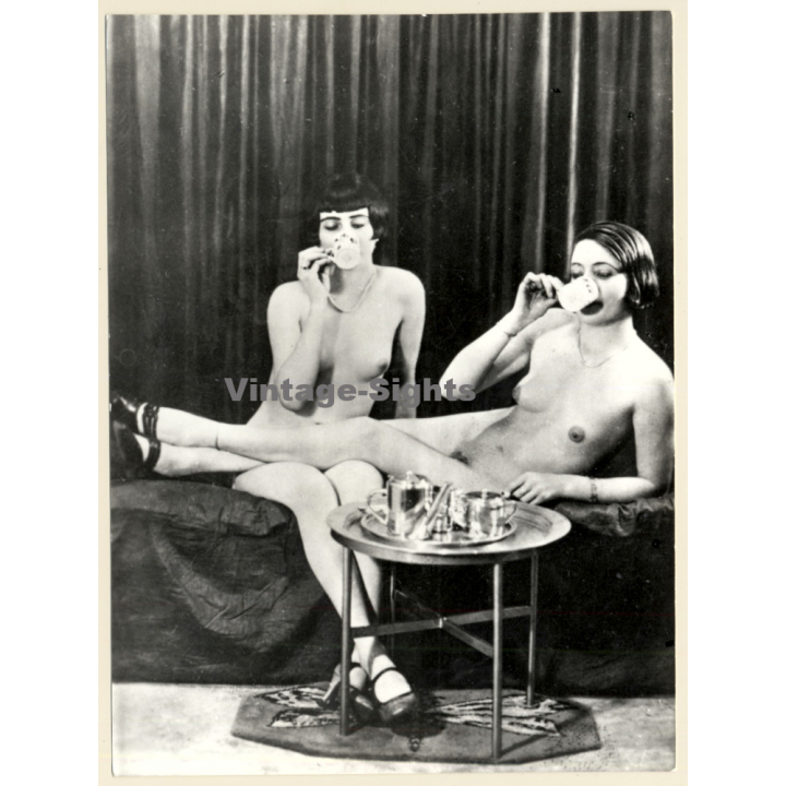 1920s Erotica: 2 Eclectic Nudes Drink Coffee / Biederer - Boudoir (Large Photo Reprint ~ 24 x 18 CM)