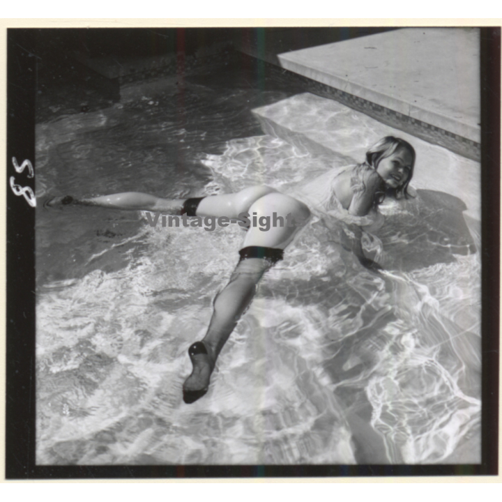 Erotic Study: Pretty Blonde Nude At Swimming Pool *6 (Vintage Contact Sheet 1970s/1980s)
