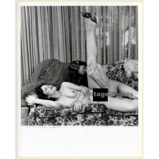 Erotic Study by T. Liori: 2 Nude Girlfriends On Flowered Couch / Lesbian INT (Vintage Photo KORENJAK 1970s/1980s)