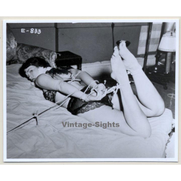Irving Klaw: Betty Page In Rope Bondage E-833 / Pin-Up - BDSM (Vintage Photo USA)