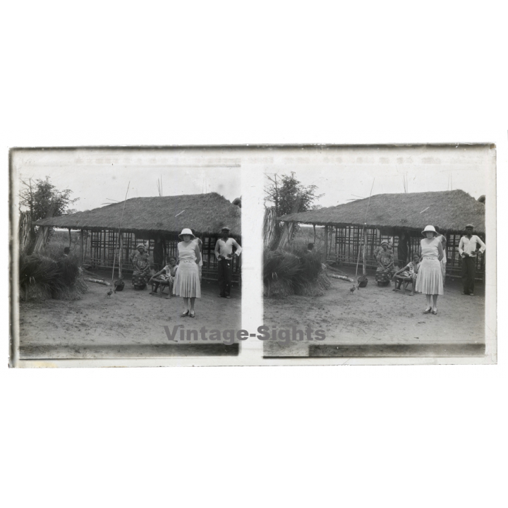 N'Djili - Kimpoko - Léopodville / Congo: Colonial Woman & Natives In Front Of Straw Hut (Vintage Stereo Glass Plate 1934)