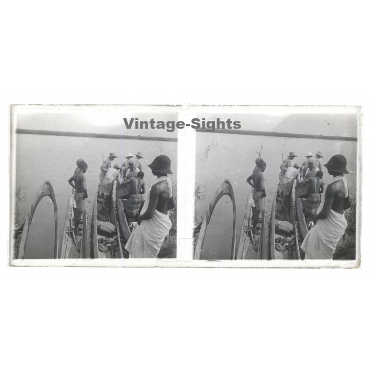 N'Djili - Kimpoko - Léopodville / Congo: Colonial Masters Loading Dugouts / Natives (Vintage Stereo Glass Plate 1934)
