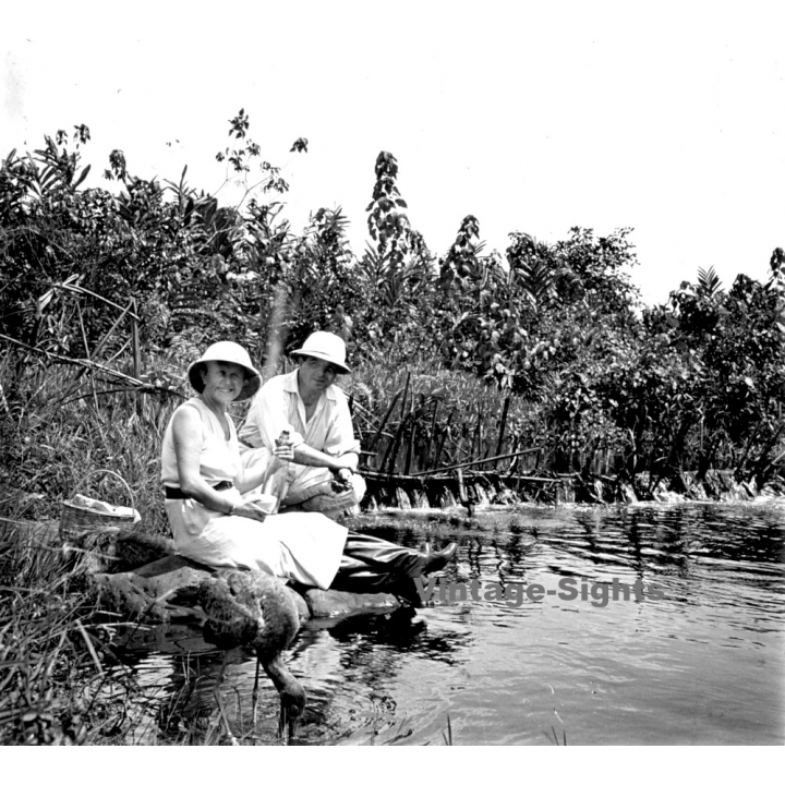 N'Djili - Kimpoko - Léopodville / Congo: Colonial Couple On River Shore / Cormorant (Vintage Stereo Glass Plate 1934)