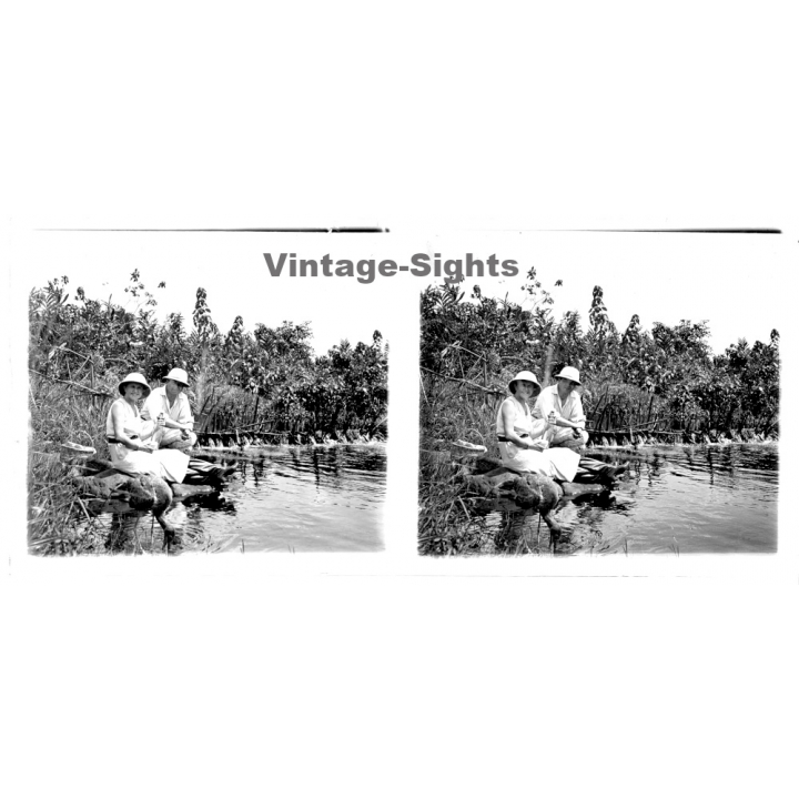 N'Djili - Kimpoko - Léopodville / Congo: Colonial Couple On River Shore / Cormorant (Vintage Stereo Glass Plate 1934)
