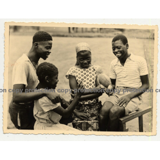 Group Of Congolesian Teenagers With Parrot / Belgian Congo (Vintage RPPC B/W ~1940s)