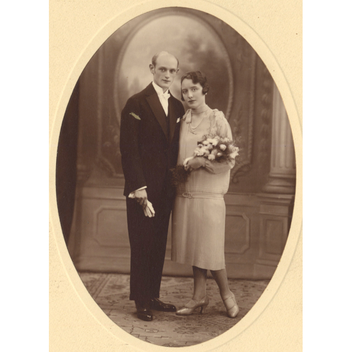 Maison Galuzzi: Portrait Of Elegant Couple / Flower Bouquet (Vintage Photo ~1900s/1910s)