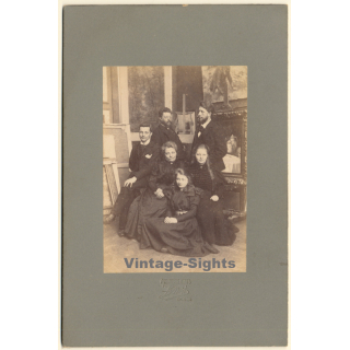 L. Neyt / ABP: Cool Family Portrait In Front Of Paintings (Vintage Photo ~1900s/1910s)