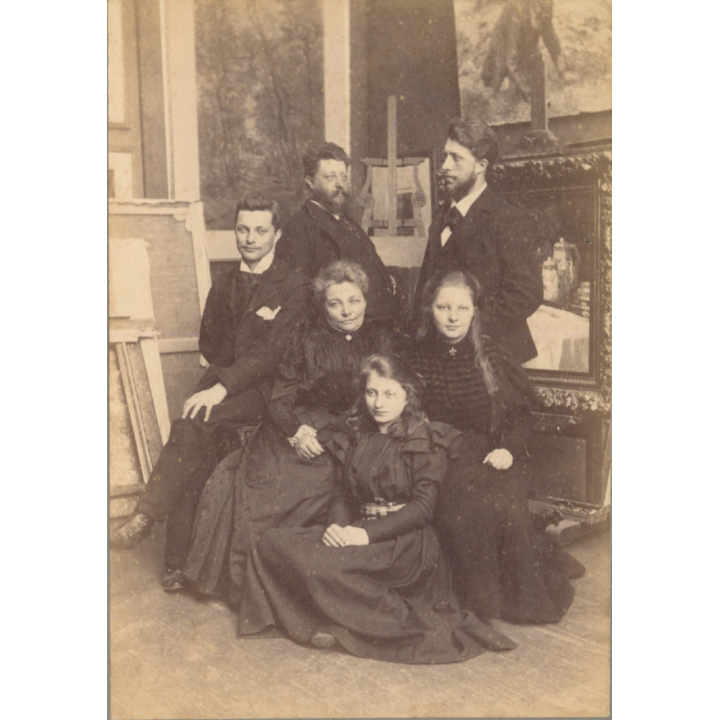 L. Neyt / ABP: Cool Family Portrait In Front Of Paintings (Vintage Photo ~1900s/1910s)