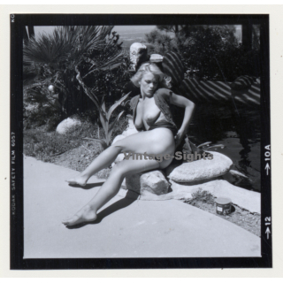 Erotic Study: Racy Blonde Nude Relaxes In The Sun*6 / Thighs (Vintage Contact Print 1970s/1980s)