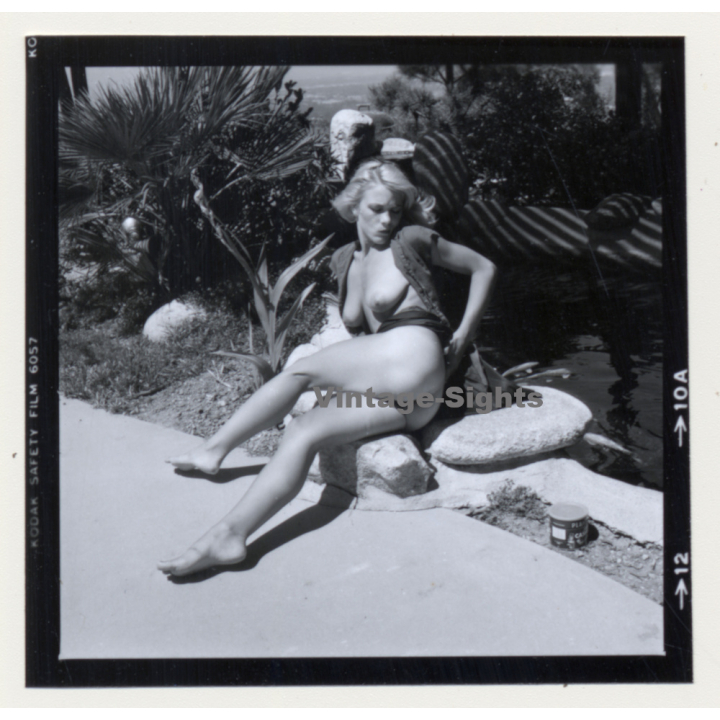 Erotic Study: Racy Blonde Nude Relaxes In The Sun*6 / Thighs (Vintage Contact Print 1970s/1980s)