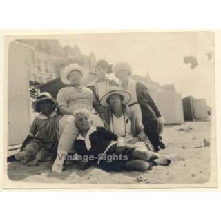 Blankenberge: Group Of Females On Beach / Fashion (Vintage Photo 1921)