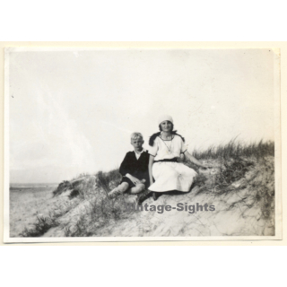 Blankenberge: Elegant Girl & Boy In The Dunes / Beach Scene - Fashion (Vintage Photo 1921)