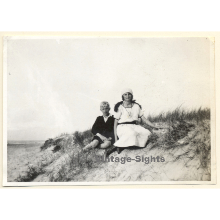 Blankenberge: Elegant Girl & Boy In The Dunes / Beach Scene - Fashion (Vintage Photo 1921)