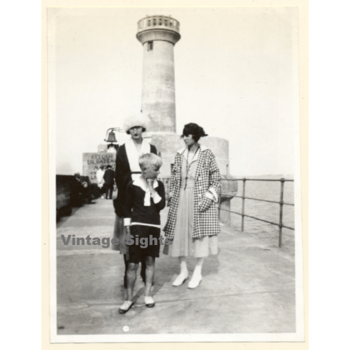 Blankenberge: Great Take Of 2 Elegant Females & Boy / Lighthouse - Pier - Fashion (Vintage Photo 1921)