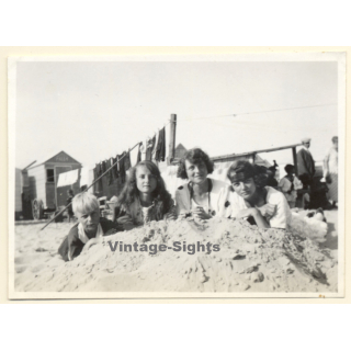 Heist: 3 Young Females & a Boy In The Sand / Beach Scene (Vintage Photo 1914)