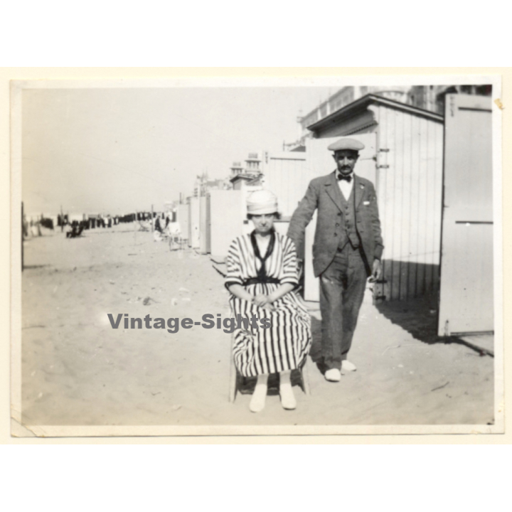 Heist: Cool Take Of Fashionable Couple / Beach Scene (Vintage Photo 1914)