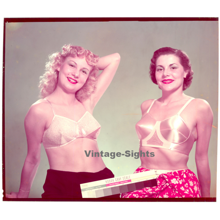 Kodak Gray Scale Advert: 2 Pin-Up Girls Wearing Bras (X-Large Vintage Diapositive 1950s/1960s)