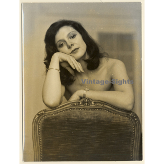 Erotic Study by Hubert Toyot: Natural Dark-Haired Nude*16 / Intense Look (Large Vintage Photo 1950s/1960s)