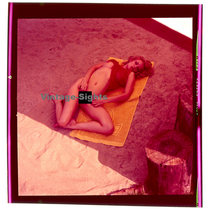 Erotic Study: Pretty Blonde Woman Outdoors*17 / Reclining (Vintage Diapositive KORENJAK 1970s/1980s)