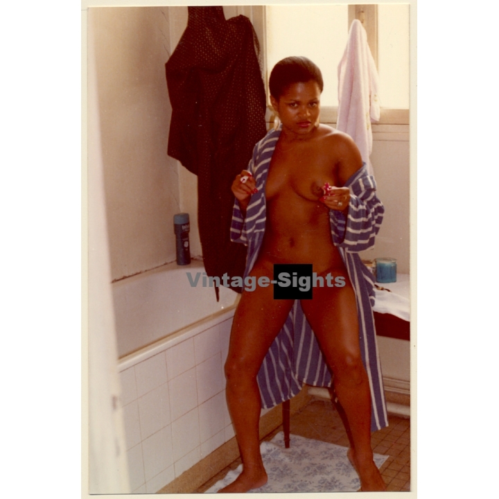 Erotic Study: Funny Take Of Shorthaired Black Nude In Bathrobe (Vintage Photo France 1980s)