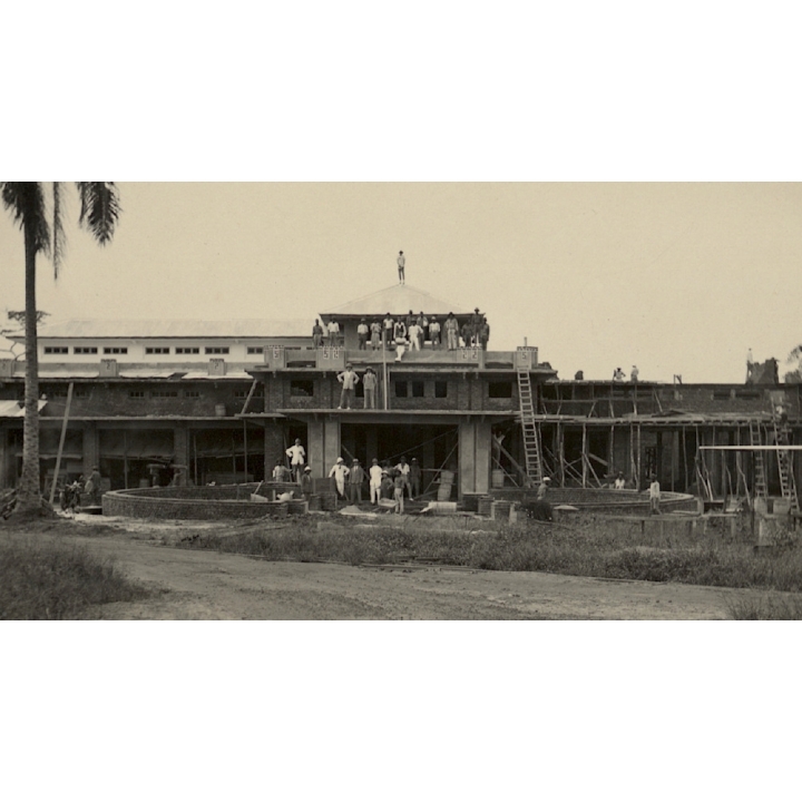 Coquilhatville / Congo Belge: Hospital Reine Elisabeth Construction Site (Vintage Photo 1929)