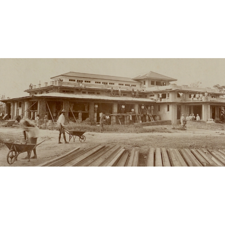 Coquilhatville / Congo Belge: Hospital Reine Elisabeth Construction Site *2 (Vintage Photo 1930)