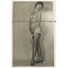Busty Shorthaired Pin Up Girl *1 / Boobs (Vintage Photo B/W ~1940s/1950s)
