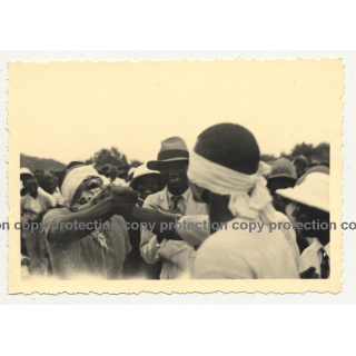Native Congolese Men Play Blindman's Bluff / Congo (Vintage Photo B/W ~1940s)
