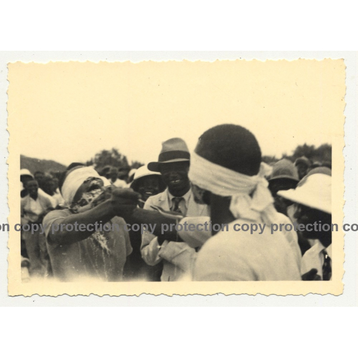 Native Congolese Men Play Blindman's Bluff / Congo (Vintage Photo B/W ~1940s)
