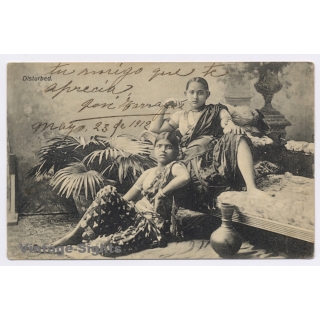 Colonial India: 2 Natives Prostitutes in Traditional Clothing (Vintage PC 1912)