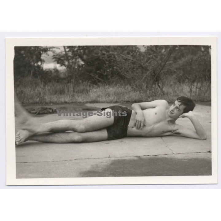 Handsome Young Man In Swimming Trunks*8 / Gay INT (Vintage Photo 1960s)