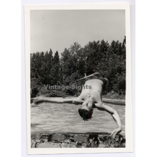 Handsome Man Makes Backflip Into Pool / Gay INT (Vintage Photo 1960s)