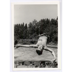 Handsome Man Makes Backflip Into Pool / Gay INT (Vintage Photo 1960s)