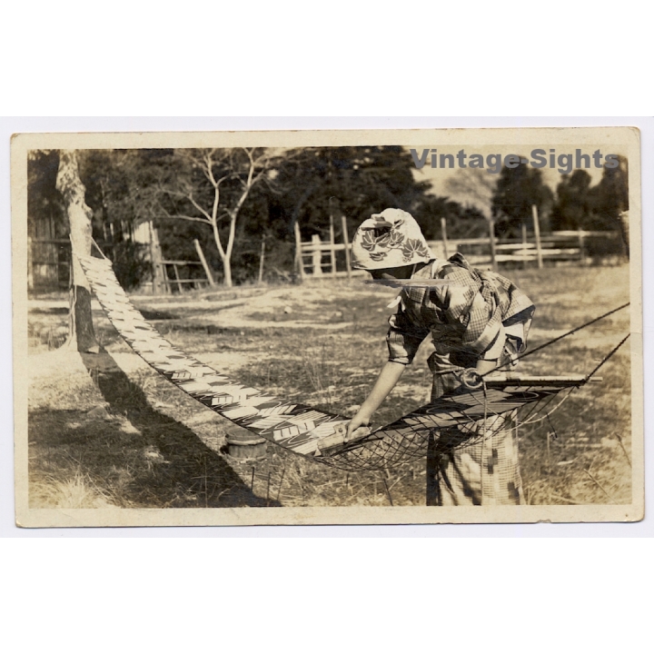 Japan: Fisherwoman Mending Net / Traditional Garb - Kimono (Vintage RPPC 1925)