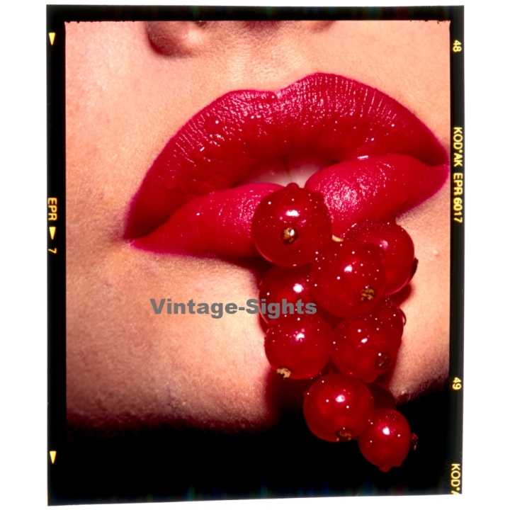 Face Study: Close-up Of Females' Lips With Red Currants *4 (Vintage Diapositive WOLFGANG KLEIN 1980s)