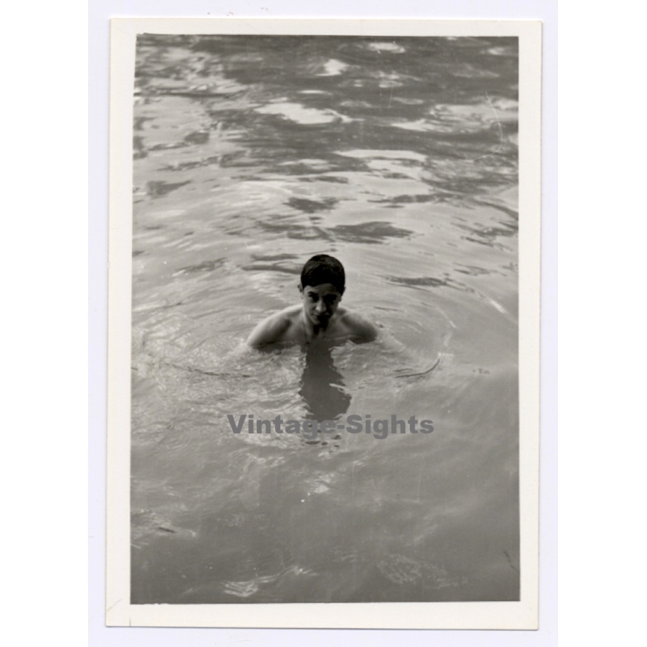 Handsome Man in Swimming Pool / Cheeky Look - Gay INT (Vintage Photo 1960s)