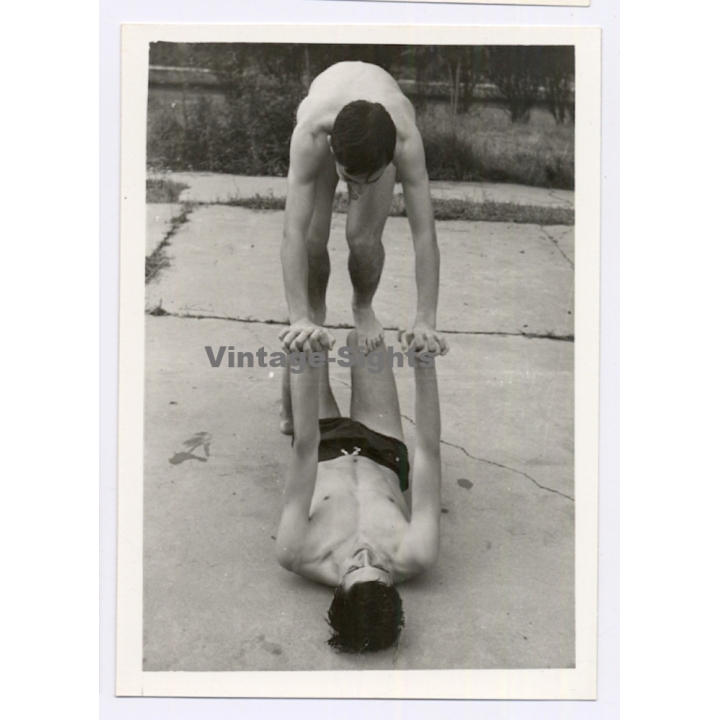 2 Young Men in Swim Trunks - Acrobatic Pose / Gay INT (Vintage Photo 1960s)