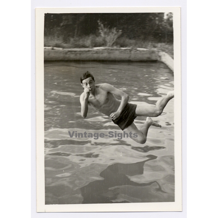Muscular Young Man Jumps Into Swimming Pool / Gay INT (Vintage Photo 1960s)