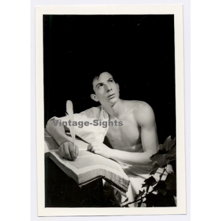 Handsome Topless Young Man in Toga*9 / Gay INT (Vintage Photo 1960s)