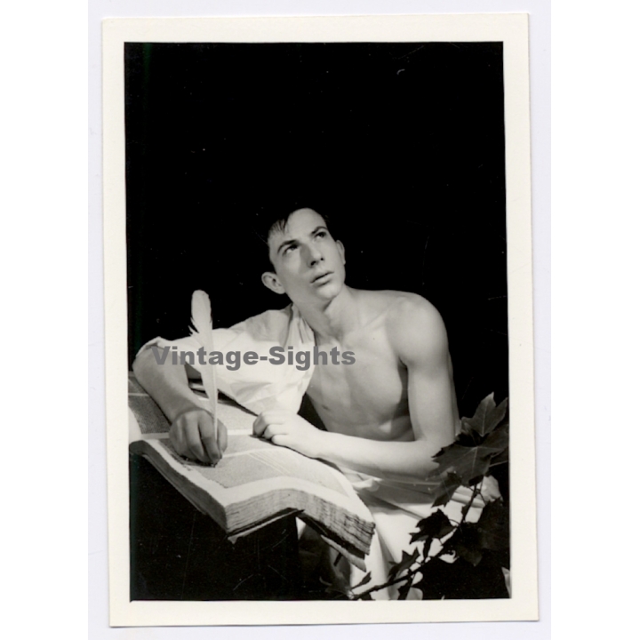 Handsome Topless Young Man in Toga*9 / Gay INT (Vintage Photo 1960s)