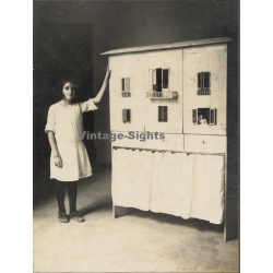 Great Take Of Little Girl Besides Her Huge Dollhouse (Large Vintage Photo 1910s/1920s)