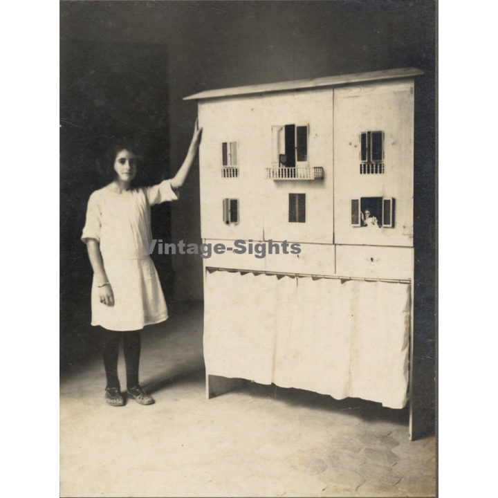 Great Take Of Little Girl Besides Her Huge Dollhouse (Large Vintage Photo 1910s/1920s)