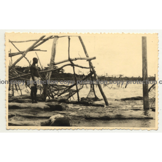 Congo / Africa: Fisherman At Stanley Falls / Fish Trap (Vintage RPPC B/W ~1920s/1930s)