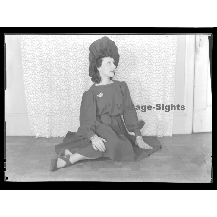 Fashion Study: Elegant Lady In Plain Dress With Great Hat (Vintage Negative 18 X 13CM ~1930s/1940s)