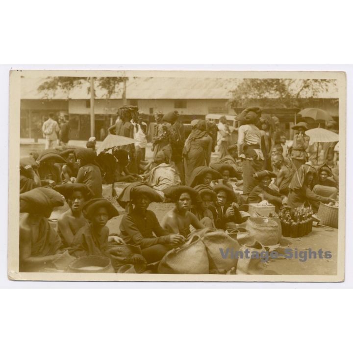 Sumatra / Dutch East Indies: Market Scene - Traditional Headgear  - Ethnic (Vintage RPPC ~1920s/1930s)
