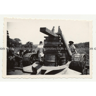 Gabenge - Bolobo / Congo: Tracked Construction Vehicle *1 / Natives (Vintage Photo B/W 1946)