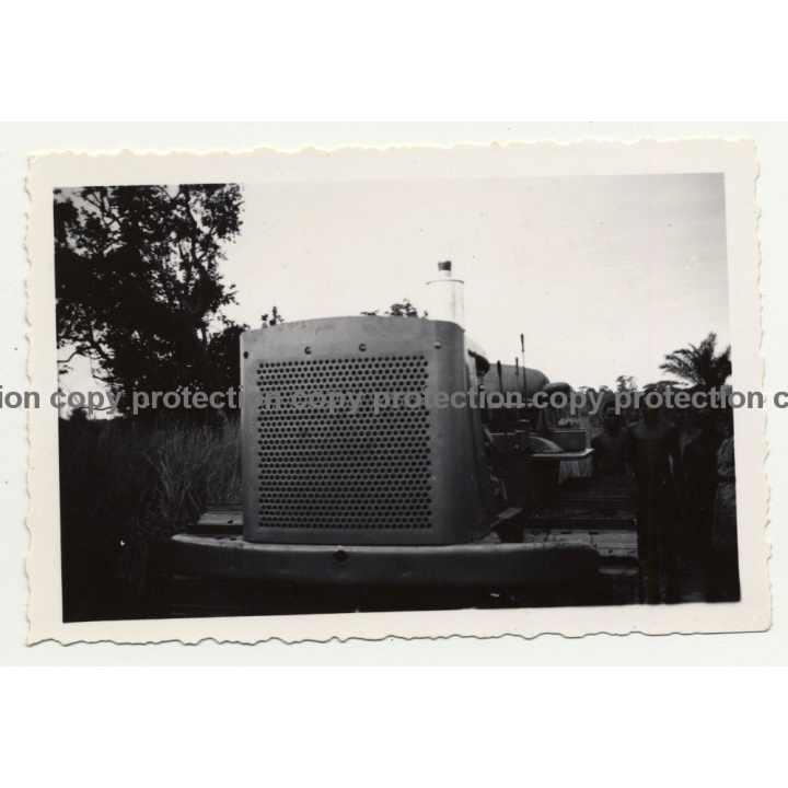 Gabenge - Bolobo / Congo: Tracked Construction Vehicle *2 / Radiator (Vintage Photo B/W 1946)