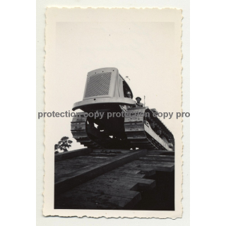 Gabenge - Bolobo / Congo: Tracked Construction Vehicle *3 / Ramp (Vintage Photo B/W 1946)