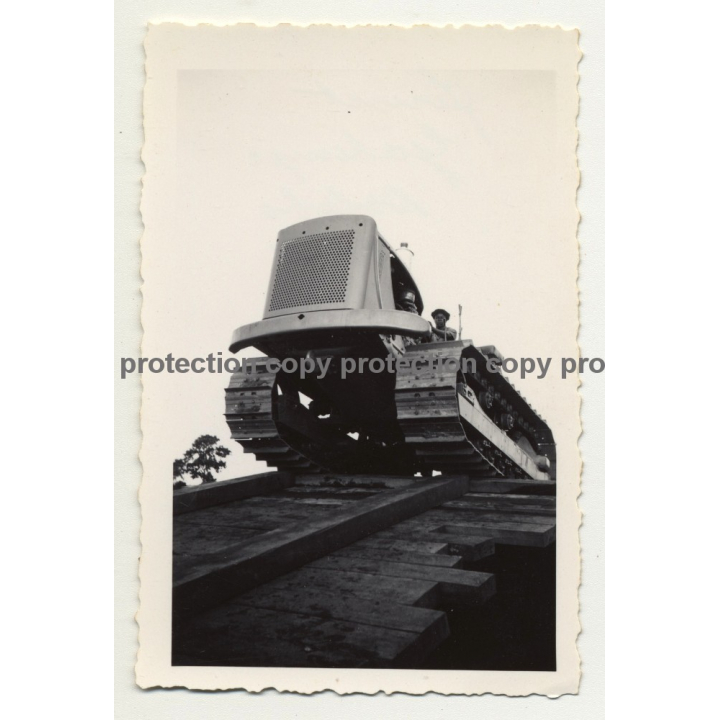 Gabenge - Bolobo / Congo: Tracked Construction Vehicle *3 / Ramp (Vintage Photo B/W 1946)