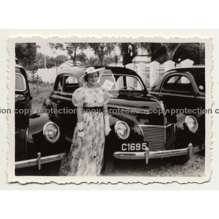 Léopoldville / Congo: Fancy Woman Poses In Front Of Mercury (Vintage Photo B/W 1939)